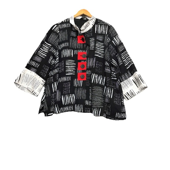 Ali Miles Tops - Ali Miles Womens Top Size 1X Black White Mixed Media Artsy Lagenlook Button
